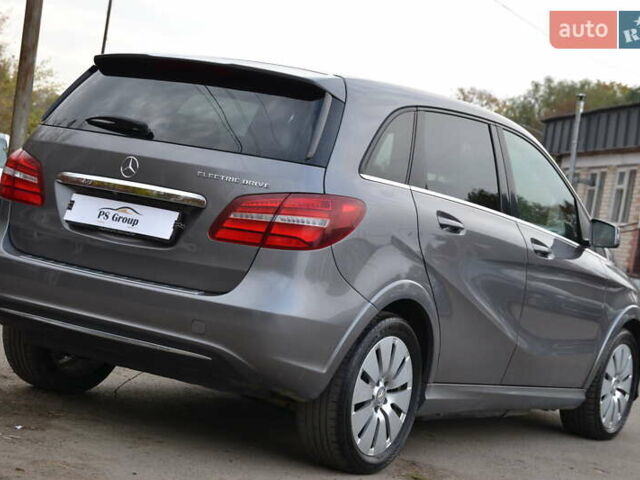 Серый Мерседес Б-класс, объемом двигателя 0 л и пробегом 112 тыс. км за 9999 $, фото 7 на Automoto.ua