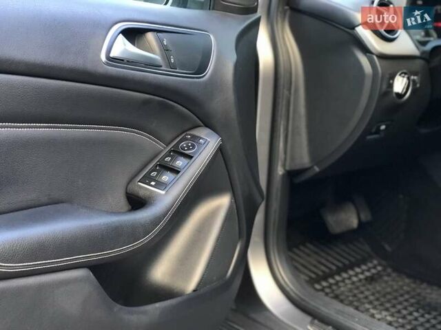 Серый Мерседес Б-класс, объемом двигателя 0 л и пробегом 164 тыс. км за 9599 $, фото 92 на Automoto.ua