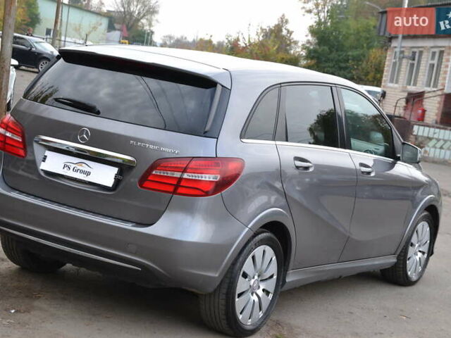 Серый Мерседес Б-класс, объемом двигателя 0 л и пробегом 112 тыс. км за 9999 $, фото 6 на Automoto.ua