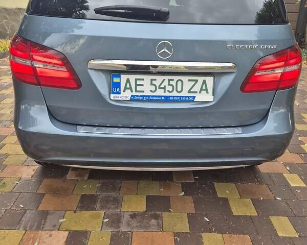 Серый Мерседес Б-класс, объемом двигателя 0 л и пробегом 85 тыс. км за 10700 $, фото 2 на Automoto.ua