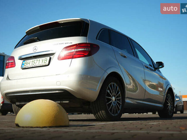 Серый Мерседес Б-класс, объемом двигателя 0 л и пробегом 185 тыс. км за 10200 $, фото 10 на Automoto.ua