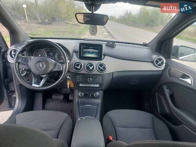 Серый Мерседес Б-класс, объемом двигателя 0 л и пробегом 118 тыс. км за 8500 $, фото 1 на Automoto.ua