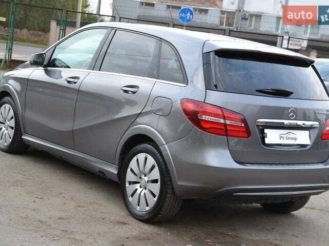 Серый Мерседес Б-класс, объемом двигателя 0 л и пробегом 112 тыс. км за 9999 $, фото 9 на Automoto.ua