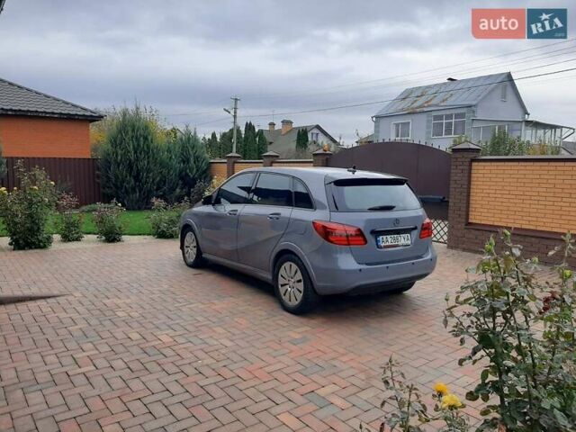 Серый Мерседес Б-класс, объемом двигателя 0 л и пробегом 181 тыс. км за 8500 $, фото 8 на Automoto.ua