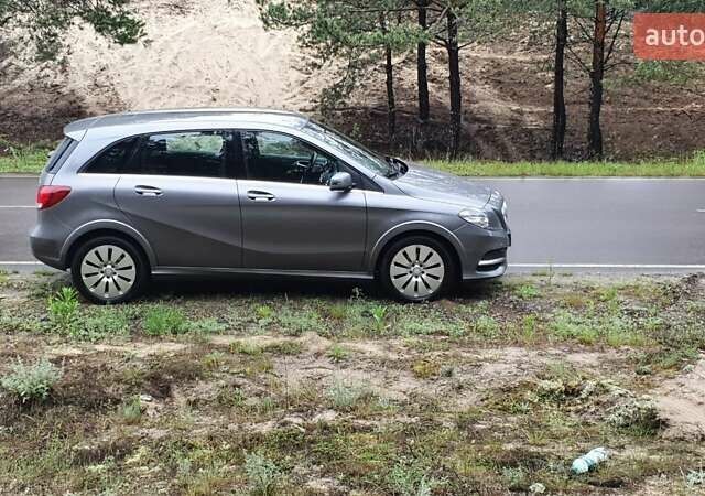 Серый Мерседес Б-класс, объемом двигателя 0 л и пробегом 130 тыс. км за 9000 $, фото 3 на Automoto.ua