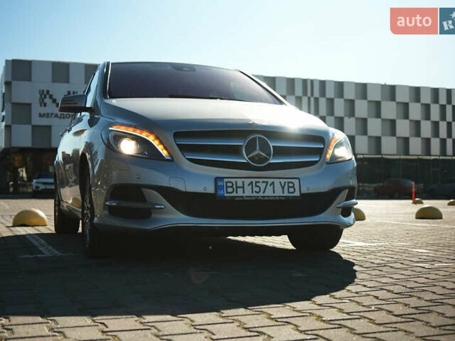 Серый Мерседес Б-класс, объемом двигателя 0 л и пробегом 185 тыс. км за 10200 $, фото 18 на Automoto.ua