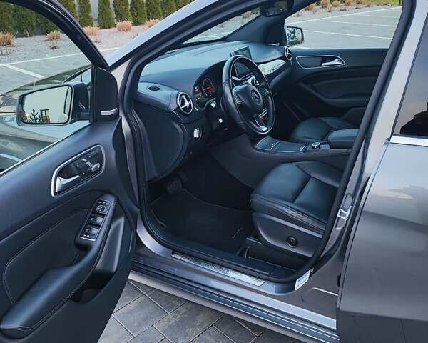 Серый Мерседес Б-класс, объемом двигателя 0 л и пробегом 120 тыс. км за 10400 $, фото 20 на Automoto.ua