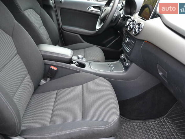 Серый Мерседес Б-класс, объемом двигателя 0 л и пробегом 112 тыс. км за 9999 $, фото 24 на Automoto.ua