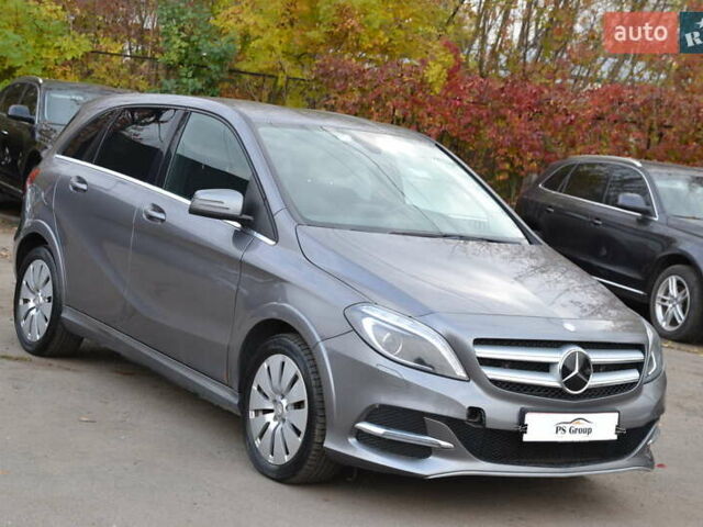 Серый Мерседес Б-класс, объемом двигателя 0 л и пробегом 112 тыс. км за 9999 $, фото 3 на Automoto.ua