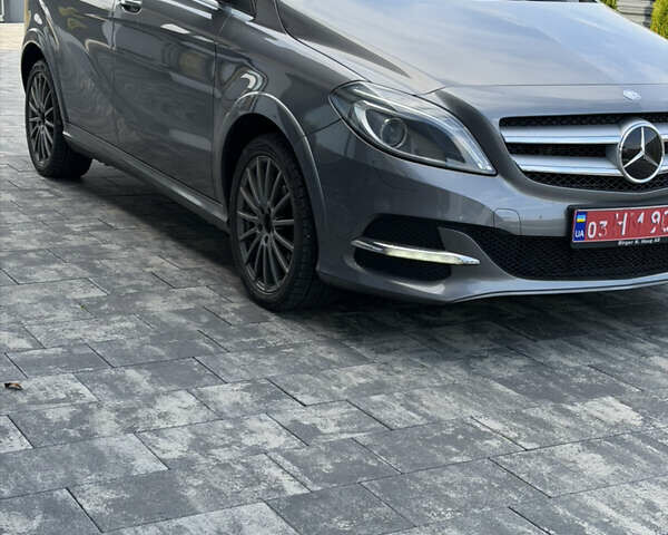 Сірий Мерседес Б-клас, об'ємом двигуна 0 л та пробігом 115 тис. км за 9450 $, фото 4 на Automoto.ua