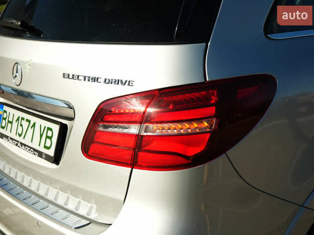 Серый Мерседес Б-класс, объемом двигателя 0 л и пробегом 185 тыс. км за 10200 $, фото 17 на Automoto.ua