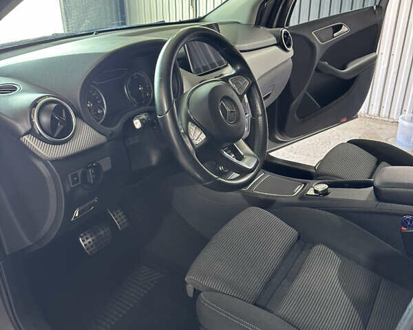 Серый Мерседес Б-класс, объемом двигателя 0 л и пробегом 125 тыс. км за 13500 $, фото 5 на Automoto.ua