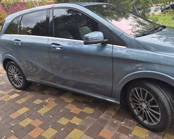 Серый Мерседес Б-класс, объемом двигателя 0 л и пробегом 85 тыс. км за 10700 $, фото 4 на Automoto.ua