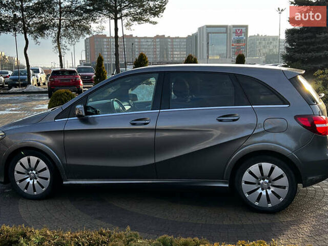 Сірий Мерседес Б-клас, об'ємом двигуна 0 л та пробігом 136 тис. км за 11200 $, фото 3 на Automoto.ua