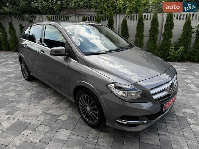 Сірий Мерседес Б-клас, об'ємом двигуна 0 л та пробігом 115 тис. км за 9200 $, фото 1 на Automoto.ua