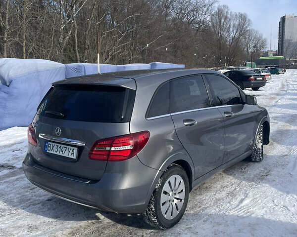 Сірий Мерседес Б-клас, об'ємом двигуна 0 л та пробігом 125 тис. км за 11000 $, фото 11 на Automoto.ua