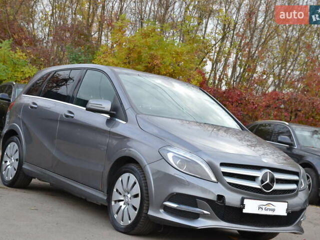 Серый Мерседес Б-класс, объемом двигателя 0 л и пробегом 112 тыс. км за 9999 $, фото 4 на Automoto.ua