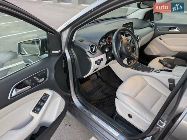 Серый Мерседес Б-класс, объемом двигателя 0 л и пробегом 103 тыс. км за 9500 $, фото 8 на Automoto.ua