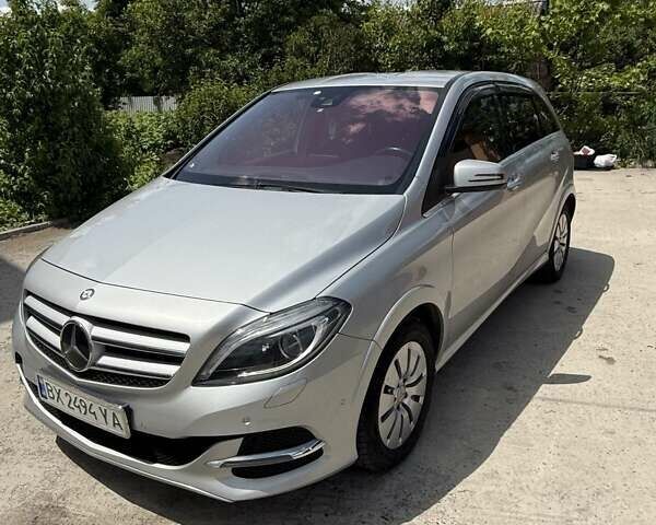 Сірий Мерседес Б-клас, об'ємом двигуна 0 л та пробігом 101 тис. км за 12000 $, фото 2 на Automoto.ua