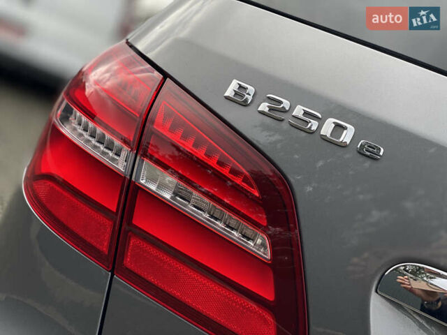 Серый Мерседес Б-класс, объемом двигателя 0 л и пробегом 115 тыс. км за 10999 $, фото 99 на Automoto.ua