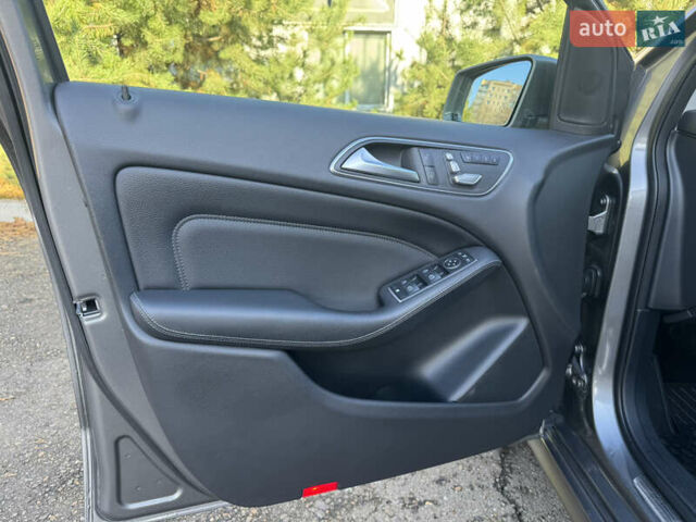 Серый Мерседес Б-класс, объемом двигателя 0 л и пробегом 150 тыс. км за 9850 $, фото 9 на Automoto.ua