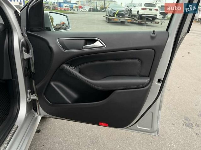 Сірий Мерседес Б-клас, об'ємом двигуна 0 л та пробігом 159 тис. км за 9400 $, фото 22 на Automoto.ua