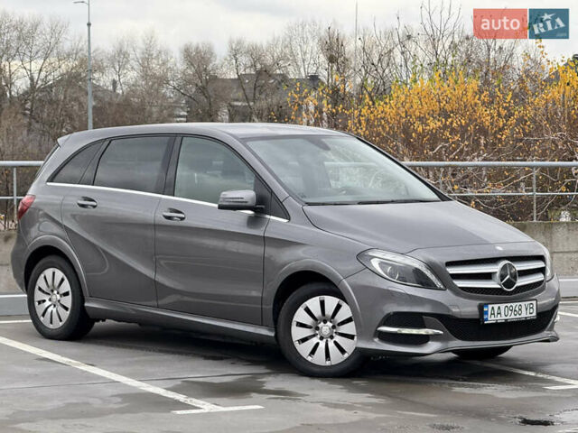 Сірий Мерседес Б-клас, об'ємом двигуна 0 л та пробігом 63 тис. км за 12900 $, фото 2 на Automoto.ua