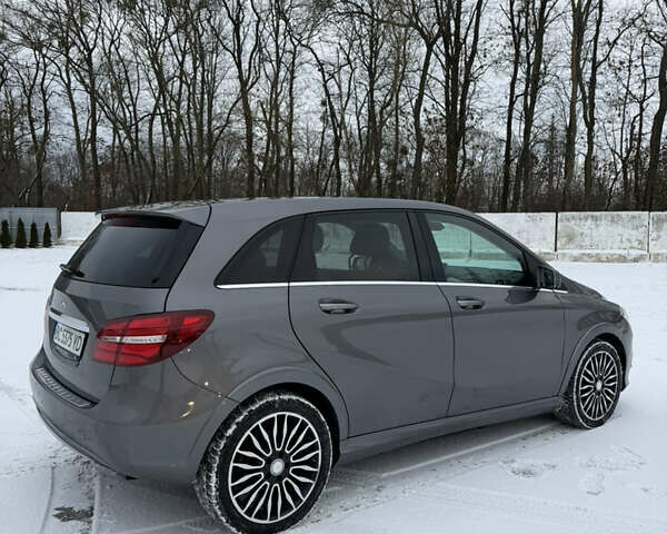 Серый Мерседес Б-класс, объемом двигателя 0 л и пробегом 92 тыс. км за 10800 $, фото 10 на Automoto.ua