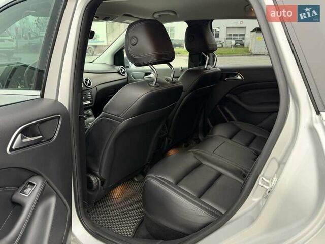 Сірий Мерседес Б-клас, об'ємом двигуна 0 л та пробігом 159 тис. км за 9400 $, фото 15 на Automoto.ua