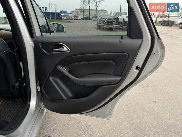 Сірий Мерседес Б-клас, об'ємом двигуна 0 л та пробігом 159 тис. км за 9400 $, фото 19 на Automoto.ua