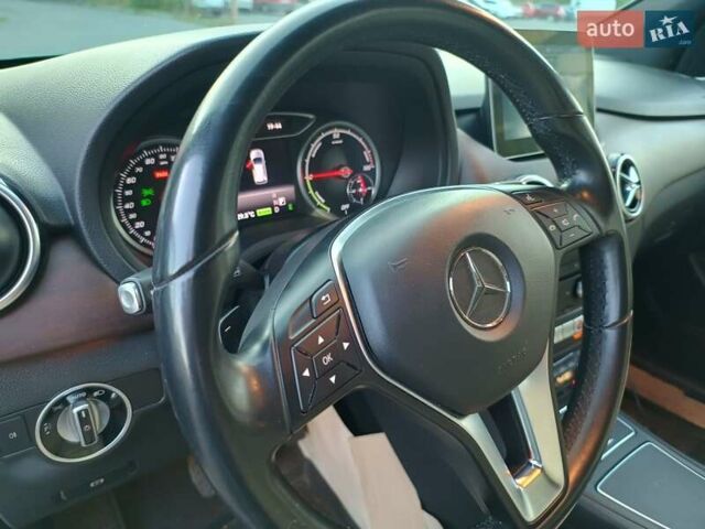 Сірий Мерседес Б-клас, об'ємом двигуна 0 л та пробігом 56 тис. км за 15200 $, фото 8 на Automoto.ua