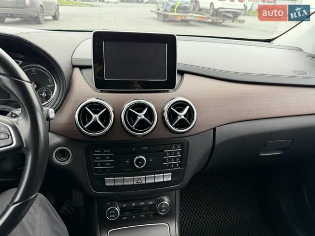 Сірий Мерседес Б-клас, об'ємом двигуна 0 л та пробігом 159 тис. км за 9400 $, фото 28 на Automoto.ua