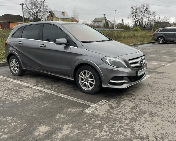 Сірий Мерседес Б-клас, об'ємом двигуна 0 л та пробігом 142 тис. км за 11800 $, фото 2 на Automoto.ua