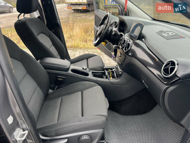 Сірий Мерседес Б-клас, об'ємом двигуна 0 л та пробігом 139 тис. км за 10400 $, фото 23 на Automoto.ua