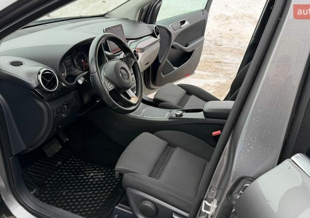 Сірий Мерседес Б-клас, об'ємом двигуна 0 л та пробігом 139 тис. км за 9400 $, фото 34 на Automoto.ua