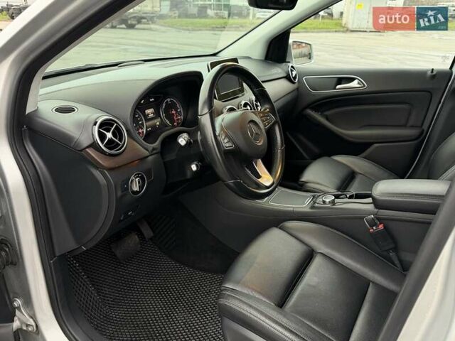 Сірий Мерседес Б-клас, об'ємом двигуна 0 л та пробігом 159 тис. км за 9400 $, фото 12 на Automoto.ua