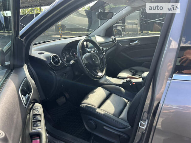 Серый Мерседес Б-класс, объемом двигателя 0 л и пробегом 100 тыс. км за 11275 $, фото 8 на Automoto.ua