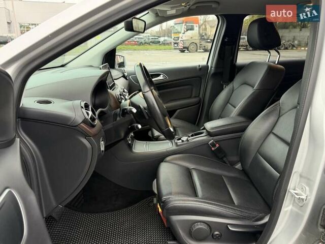 Сірий Мерседес Б-клас, об'ємом двигуна 0 л та пробігом 159 тис. км за 9400 $, фото 13 на Automoto.ua