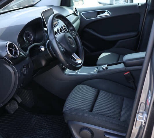 Серый Мерседес Б-класс, объемом двигателя 0 л и пробегом 128 тыс. км за 10499 $, фото 13 на Automoto.ua