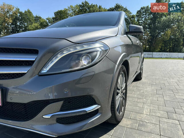 Сірий Мерседес Б-клас, об'ємом двигуна 0 л та пробігом 115 тис. км за 10300 $, фото 8 на Automoto.ua