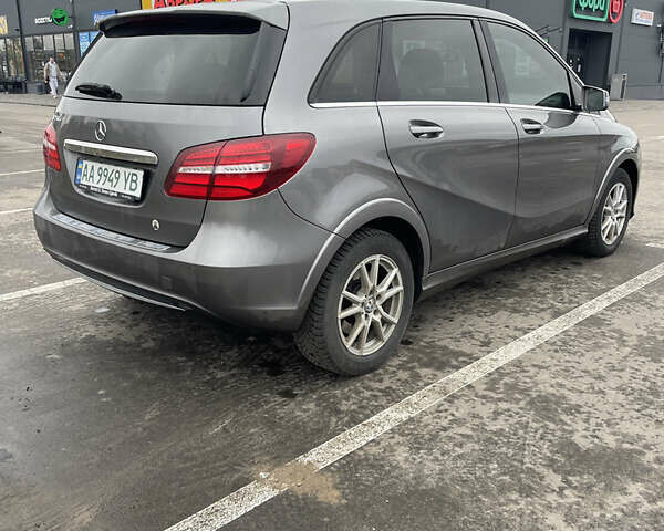 Сірий Мерседес Б-клас, об'ємом двигуна 0 л та пробігом 142 тис. км за 11800 $, фото 6 на Automoto.ua