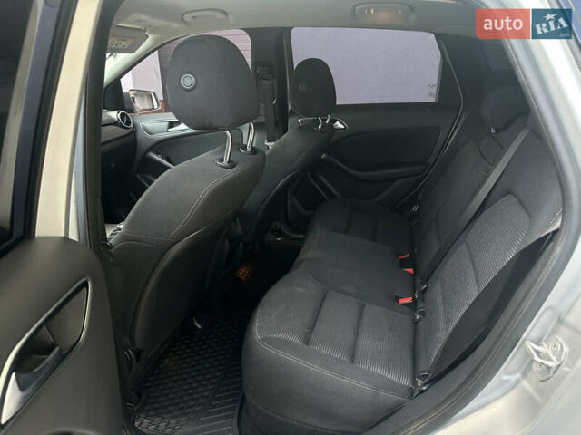 Сірий Мерседес Б-клас, об'ємом двигуна 0 л та пробігом 153 тис. км за 10500 $, фото 11 на Automoto.ua