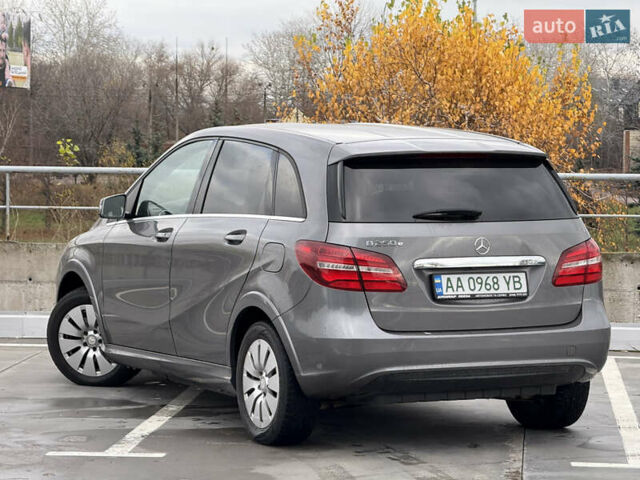 Сірий Мерседес Б-клас, об'ємом двигуна 0 л та пробігом 63 тис. км за 12900 $, фото 8 на Automoto.ua