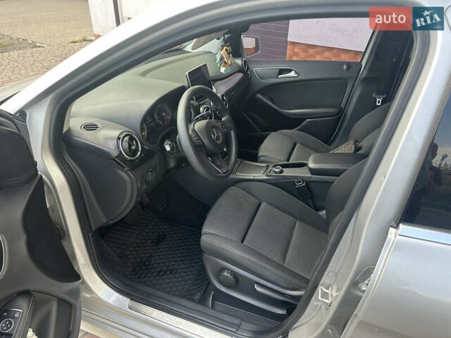 Сірий Мерседес Б-клас, об'ємом двигуна 0 л та пробігом 153 тис. км за 10500 $, фото 8 на Automoto.ua