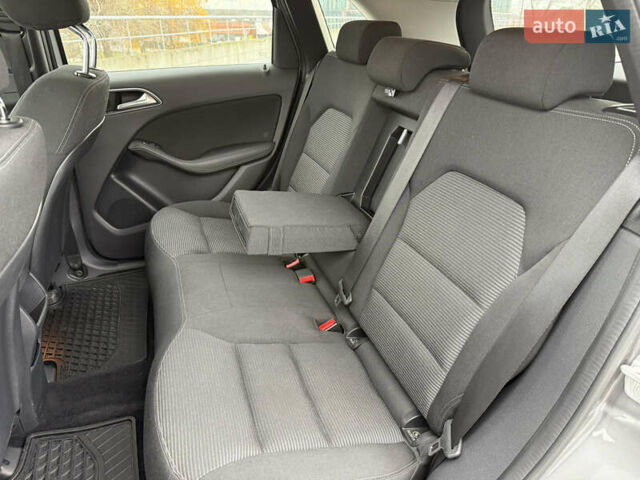 Сірий Мерседес Б-клас, об'ємом двигуна 0 л та пробігом 63 тис. км за 12900 $, фото 15 на Automoto.ua