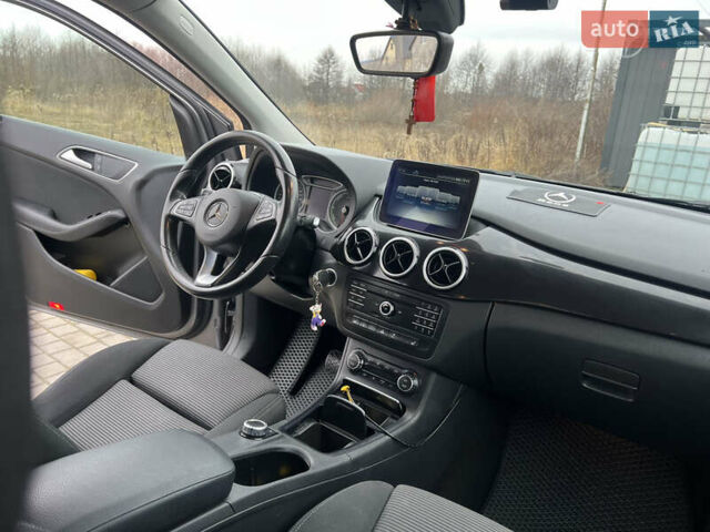 Сірий Мерседес Б-клас, об'ємом двигуна 0 л та пробігом 139 тис. км за 10400 $, фото 21 на Automoto.ua