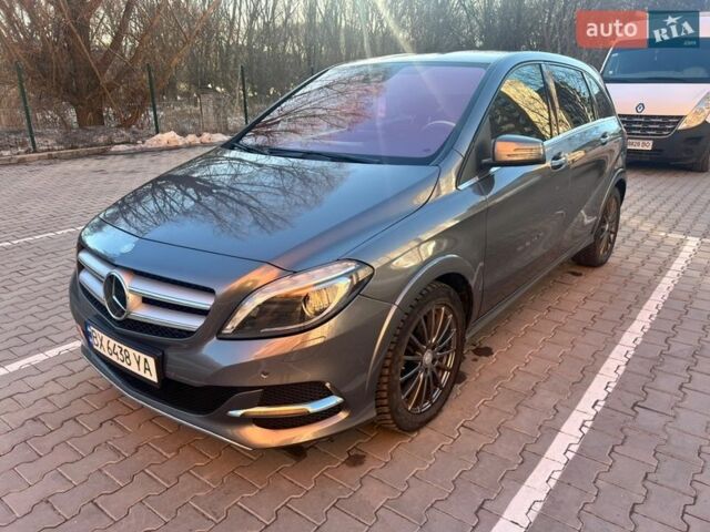 Серый Мерседес Б-класс, объемом двигателя 0 л и пробегом 114 тыс. км за 10600 $, фото 1 на Automoto.ua