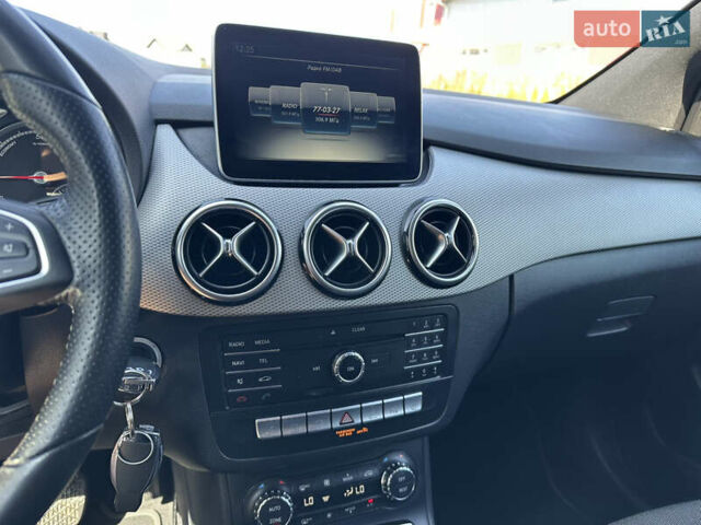 Сірий Мерседес Б-клас, об'ємом двигуна 0 л та пробігом 115 тис. км за 10300 $, фото 21 на Automoto.ua