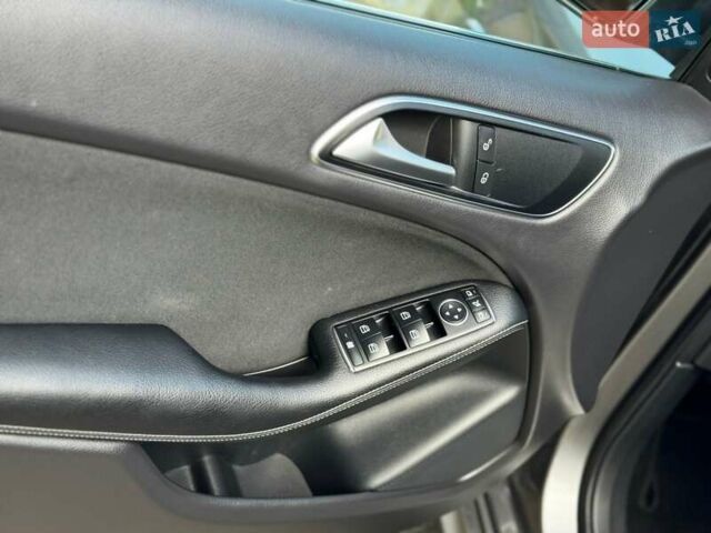 Серый Мерседес Б-класс, объемом двигателя 0 л и пробегом 115 тыс. км за 10250 $, фото 27 на Automoto.ua