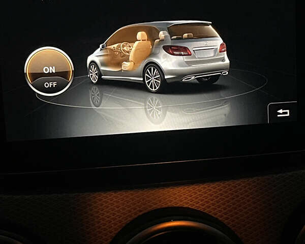 Сірий Мерседес Б-клас, об'ємом двигуна 0 л та пробігом 142 тис. км за 11800 $, фото 26 на Automoto.ua